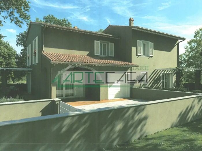 Casa con 6 locali in vendita in Pontedera