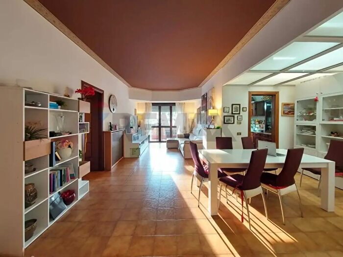 Appartamento quadrilocale in vendita in Viale Antonio Ciamarra, Roma