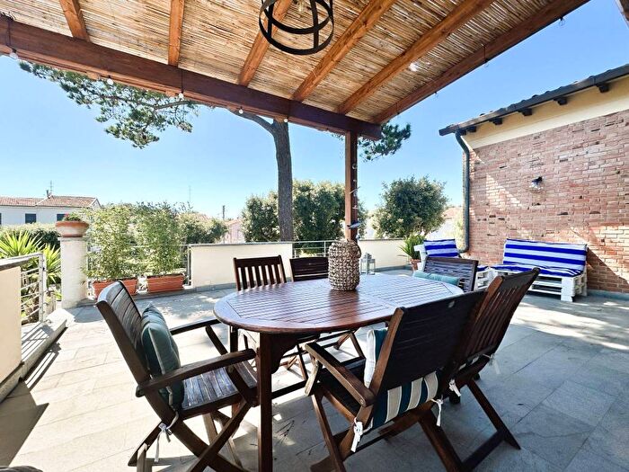 Casa con 5 locali in affitto in Viale del Tirreno, Tirrenia, Pisa
