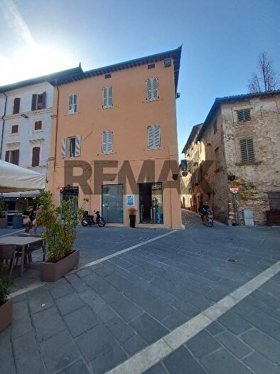 Appartamento quadrilocale in affitto in Via Santa Caterina, Centro Storico, Foligno
