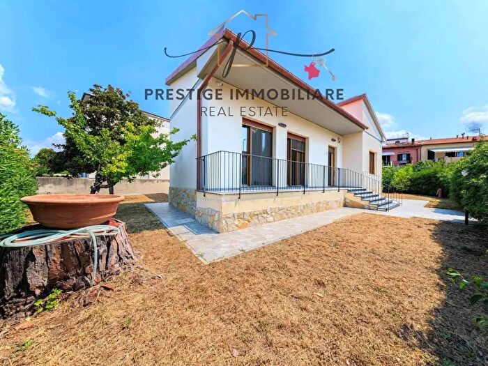 Casa con 7 locali in vendita in Livorno