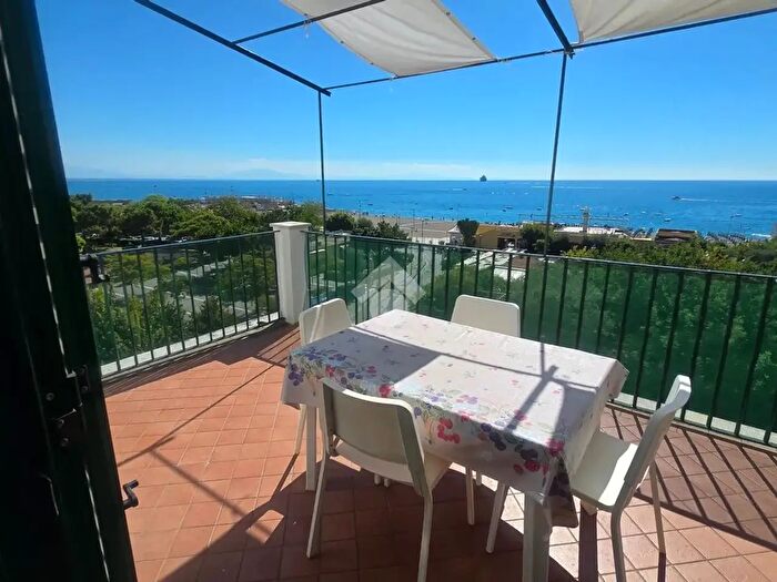 Appartamento con 5 locali in affitto in Via Madonna dell'Arco, Vietri Sul Mare