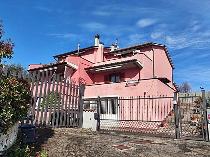 Casa con 6 locali in vendita in Orvieto