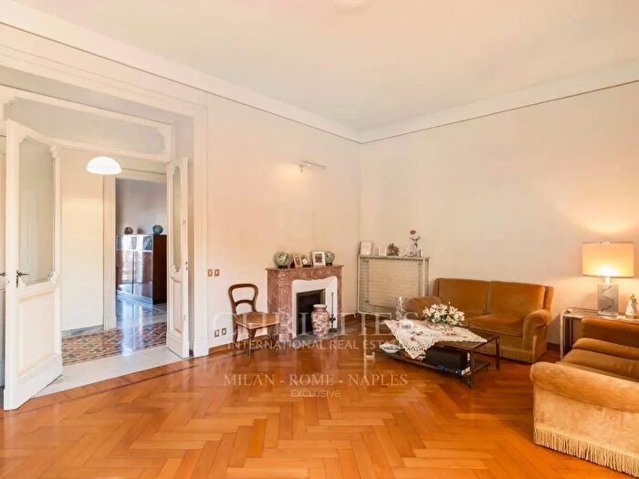 Appartamento con 10 locali in vendita in Piazza Barberini, Roma