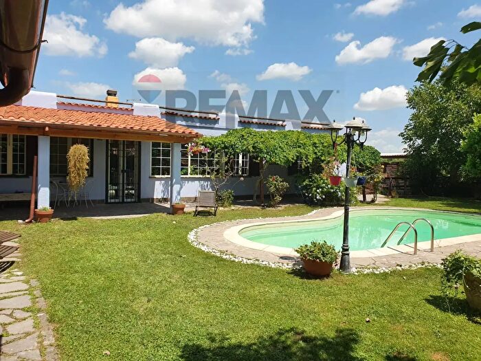 Casa con 5 locali in vendita in Formello