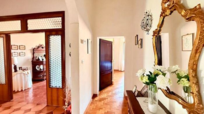 Appartamento con 6 locali in vendita in Via Dante Alighieri, Buonconvento