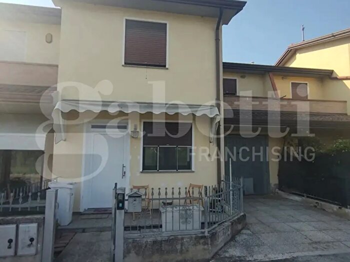 Casa quadrilocale in vendita in Ariano Nel Polesine