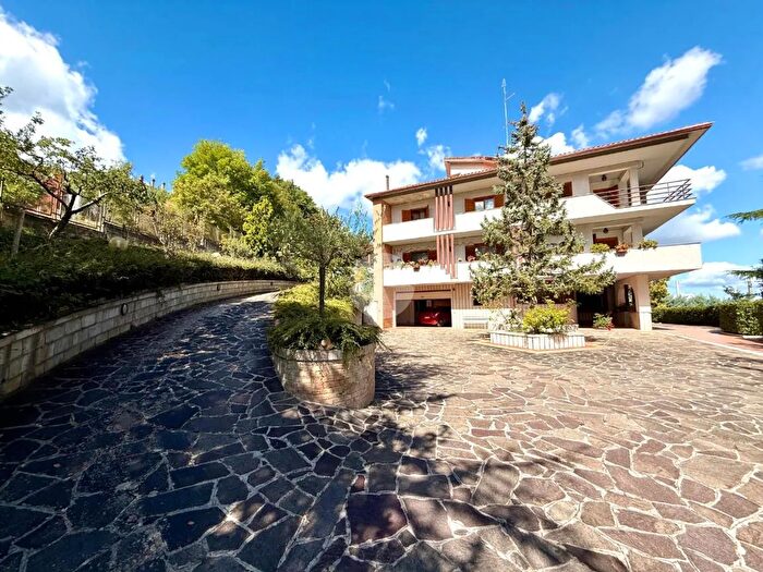 Casa con 6 locali in vendita in Fossato Cupo, Campobasso