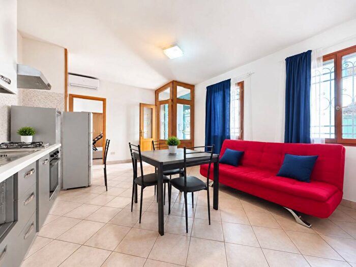 Appartamento trilocale in affitto in Via Giuseppe Garibaldi, Centro Storico, Este