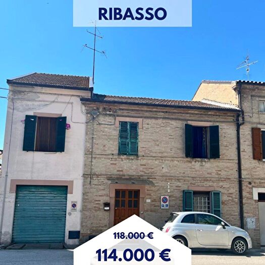 Casa con 7 locali in vendita in Monte Urano