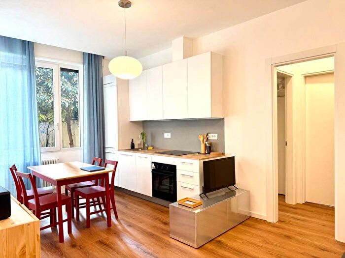 Appartamento trilocale in affitto in Viale Brianza, Centrale, Milano