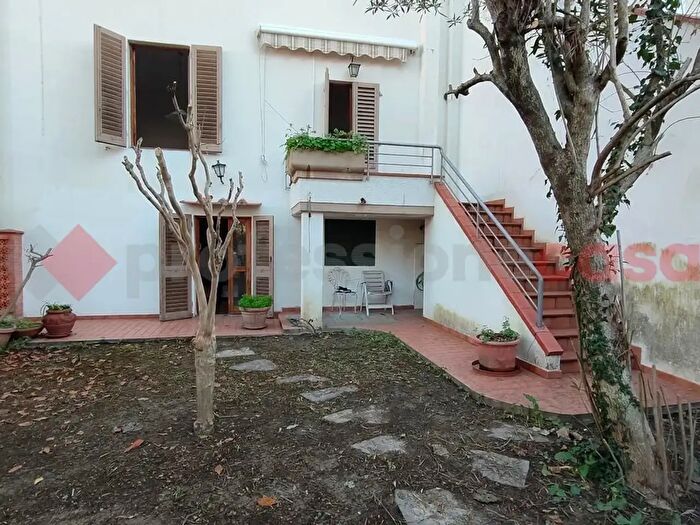 Casa con 6 locali in vendita in Empoli