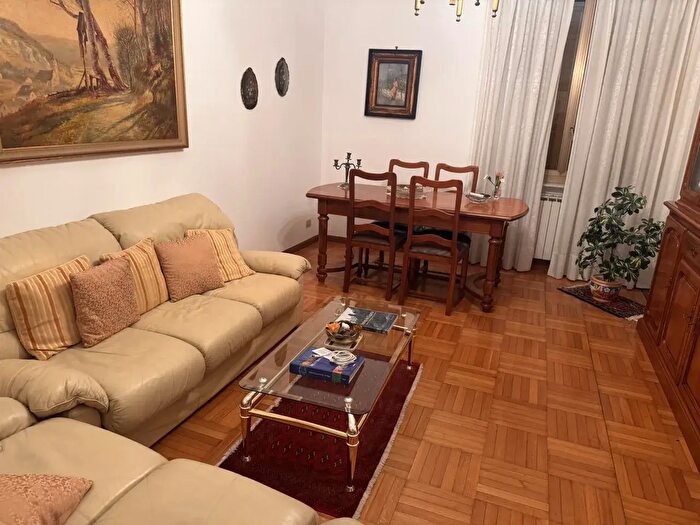 Appartamento trilocale in vendita in Via Giuseppe Casaregis, Genova