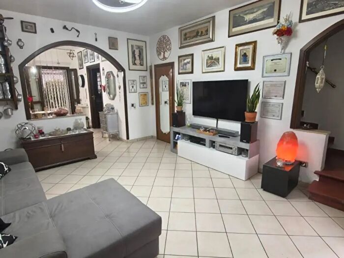 Casa quadrilocale in vendita in Cascina