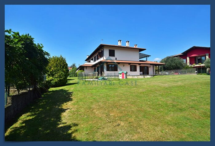 Casa con 9 locali in vendita in Via Bonirola, Albizzate