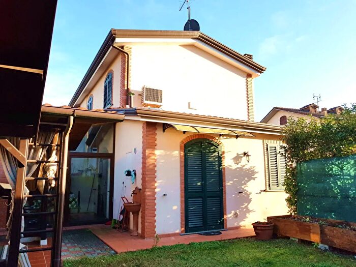 Casa quadrilocale in vendita in Sarzana