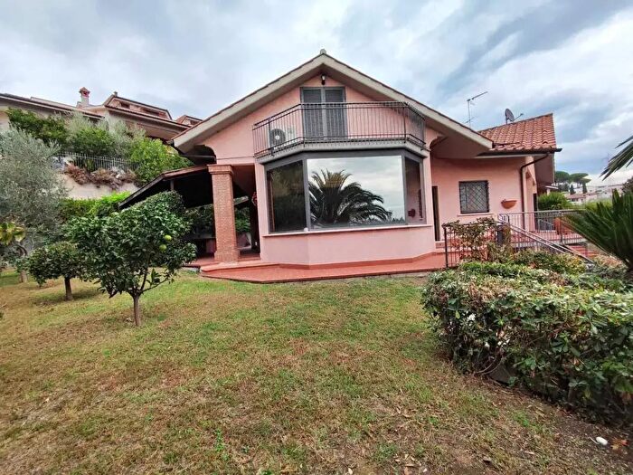 Casa con 7 locali in vendita in Via Monte Lucretili, Monterotondo