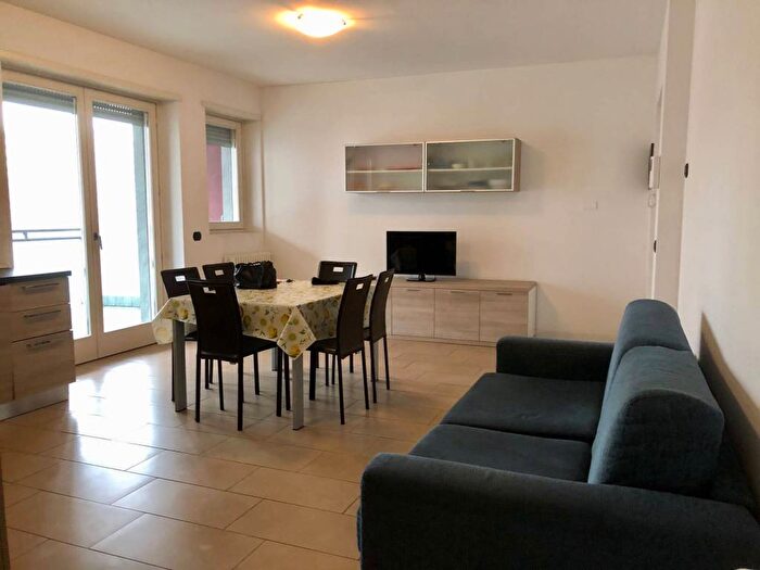 Appartamento trilocale in affitto in Via Policarpo Petrocchi, Turro, Milano