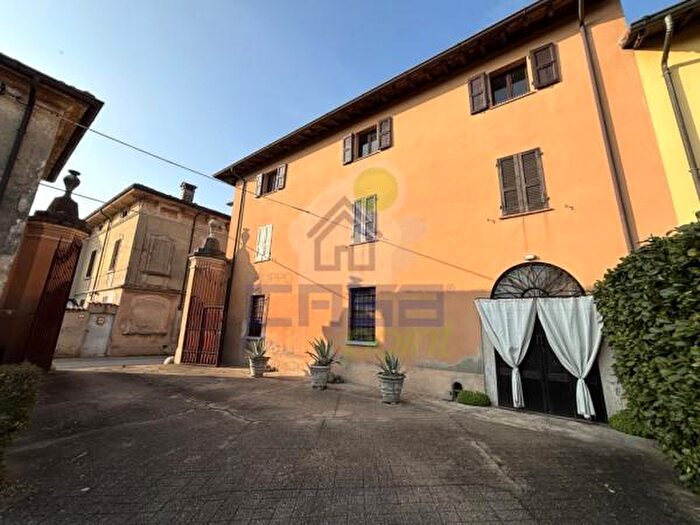 Casa con 5 locali in vendita in Torricella Del Pizzo