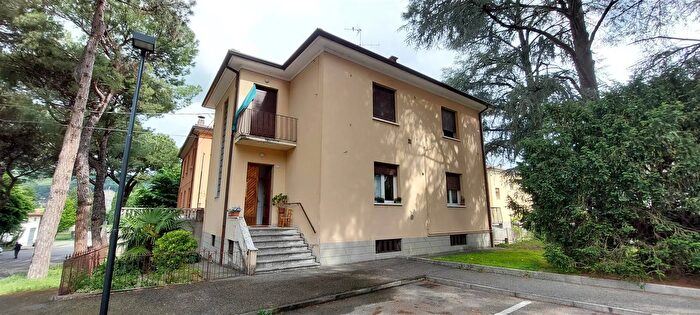 Casa con 10 locali in vendita in Via Dante Alighieri Fontanelice, Fontanelice