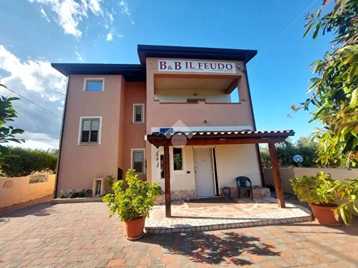 Casa con 12 locali in vendita in Via Scilotraco, Sellia Marina
