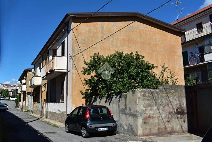 Appartamento trilocale in vendita in Via degli Ausoni, Paola