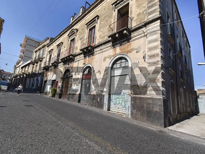 Appartamento con 8 locali in vendita in Via Vittorio Emanuele II, Acireale
