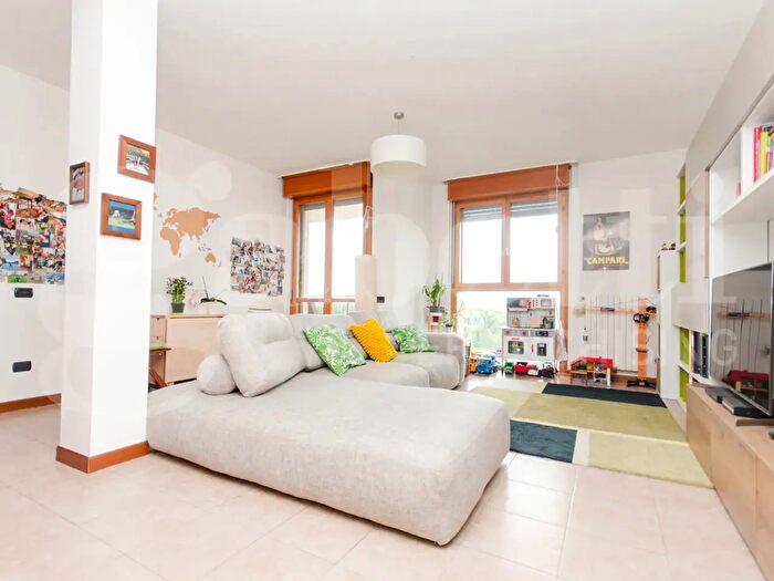 Appartamento trilocale in vendita in Via Caduti in Missione di Pace, Milano