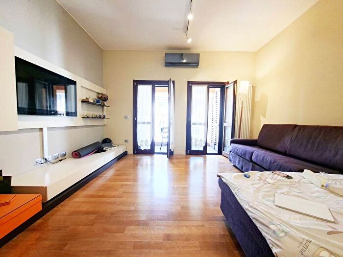 Appartamento monolocale in affitto in Via Lazzaro Spallanzani, Porta Venezia, Milano