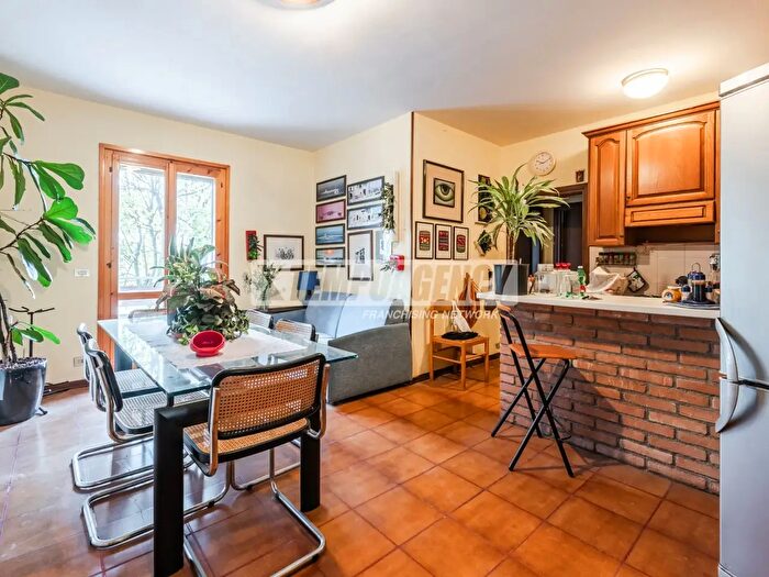 Appartamento trilocale in vendita in Via Medaglie dOro, Serramazzoni