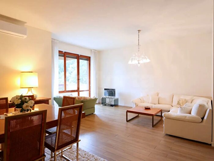 Appartamento trilocale in affitto in Via Paganini, Monza