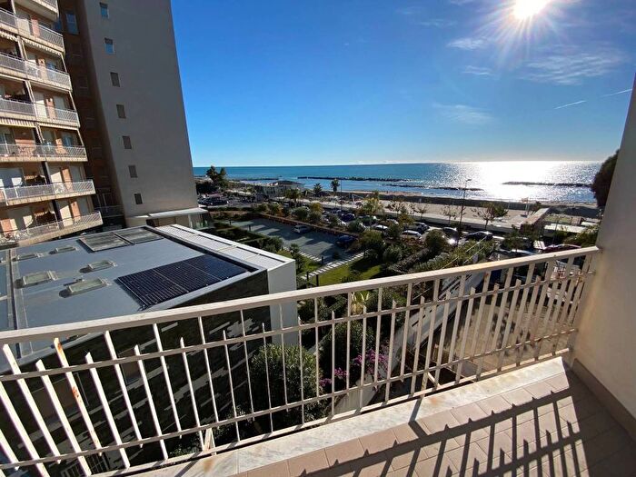 Appartamento trilocale in affitto in Via Lido, Centro, Taggia