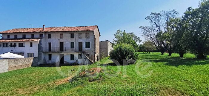 Casa con 8 locali in vendita in Via Detalmo da Villalta, Basiliano