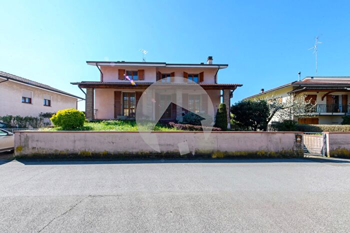 Casa con 19 locali in vendita in Via Martiri Luglio, Campagnola Emilia