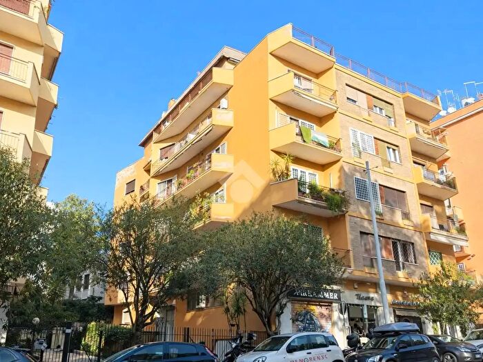 Appartamento bilocale in affitto in Via Nemorense, Roma