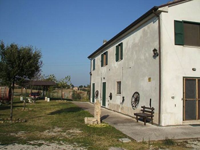 Casa con 5 locali in vendita in Cingoli