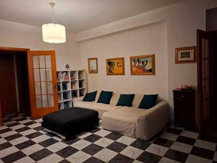 Appartamento con 7 locali in vendita in Floridia