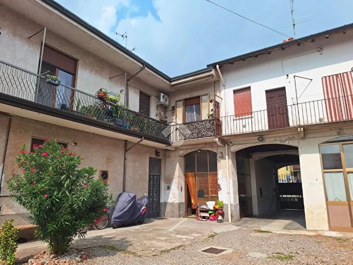 Casa trilocale in vendita in Via Inveruno, Casorezzo