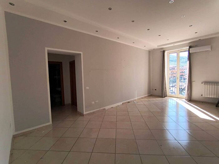 Appartamento trilocale in affitto in Via Raimondo Annecchino, Arco Felice, Pozzuoli