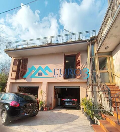 Appartamento con 5 locali in vendita in Roccafluvione