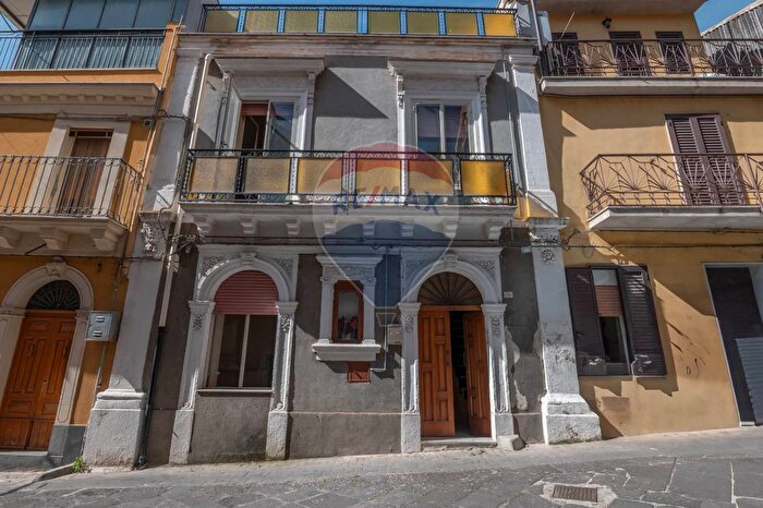 Casa quadrilocale in vendita in Via San Giovanni, Vizzini
