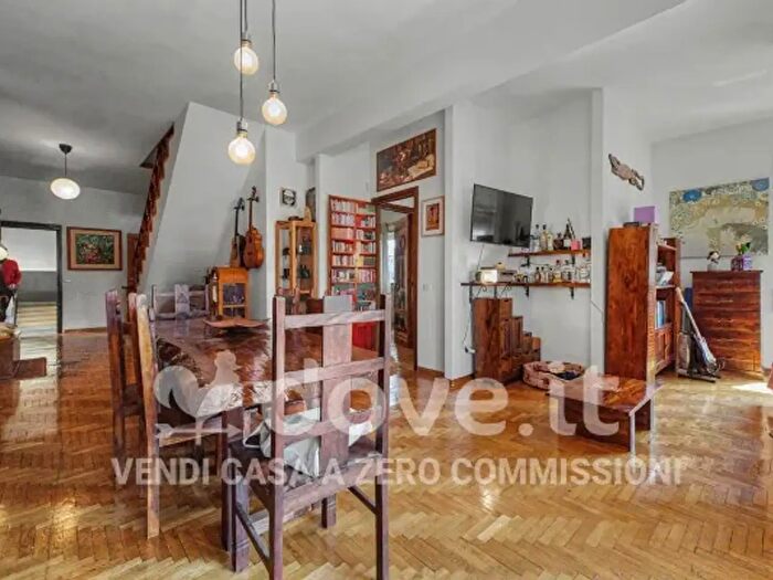 Appartamento con 6 locali in vendita in Via Domenico Comparetti, Roma