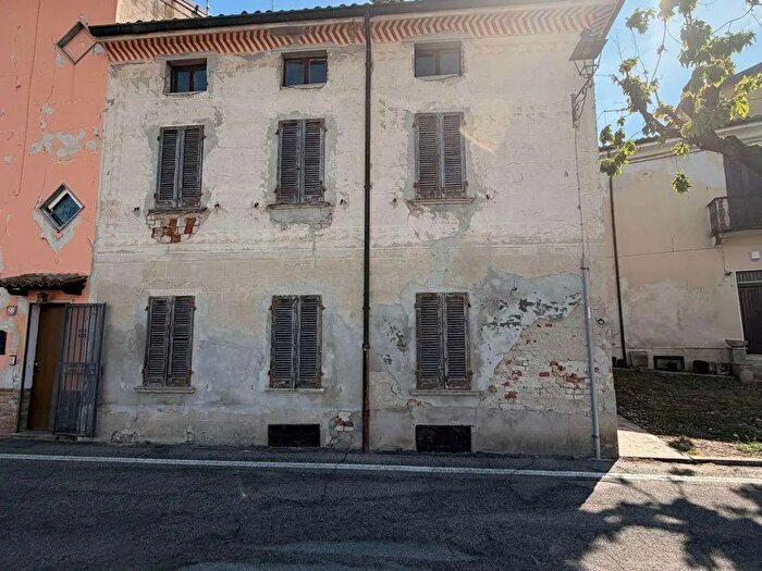 Casa trilocale in vendita in Via Roma, Casteggio