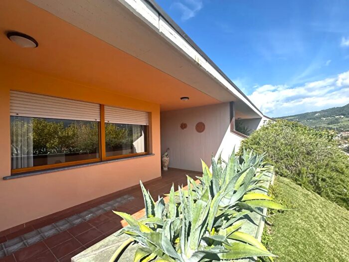 Casa con 6 locali in vendita in Via dellApparita, Vaiano