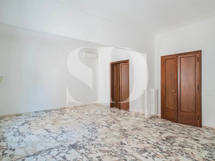 Appartamento con 7 locali in affitto in Roma