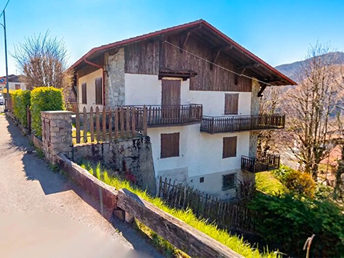 Casa con 5 locali in vendita in Selvino