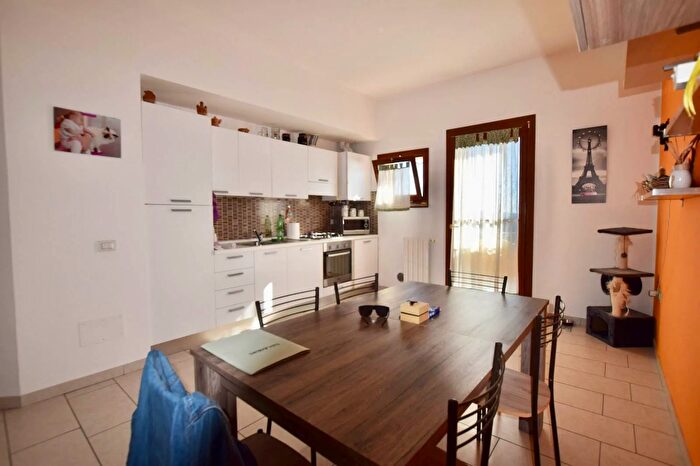 Appartamento trilocale in vendita in Suvereto Livorno, Suvereto