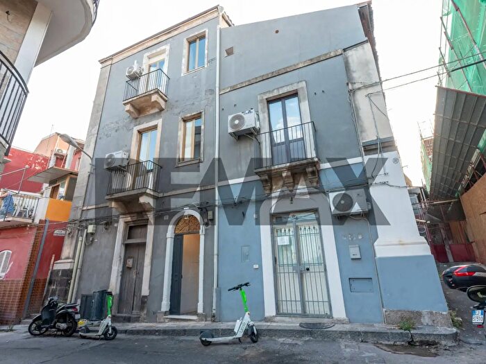 Casa con 16 locali in vendita in Via Ospedale Vecchio, Catania