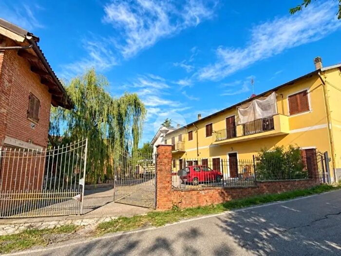 Casa con 17 locali in vendita in Strada Montarsone, Calliano Monferrato