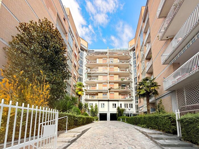 Appartamento quadrilocale in vendita in Viale Francesco Crucioli, Teramo